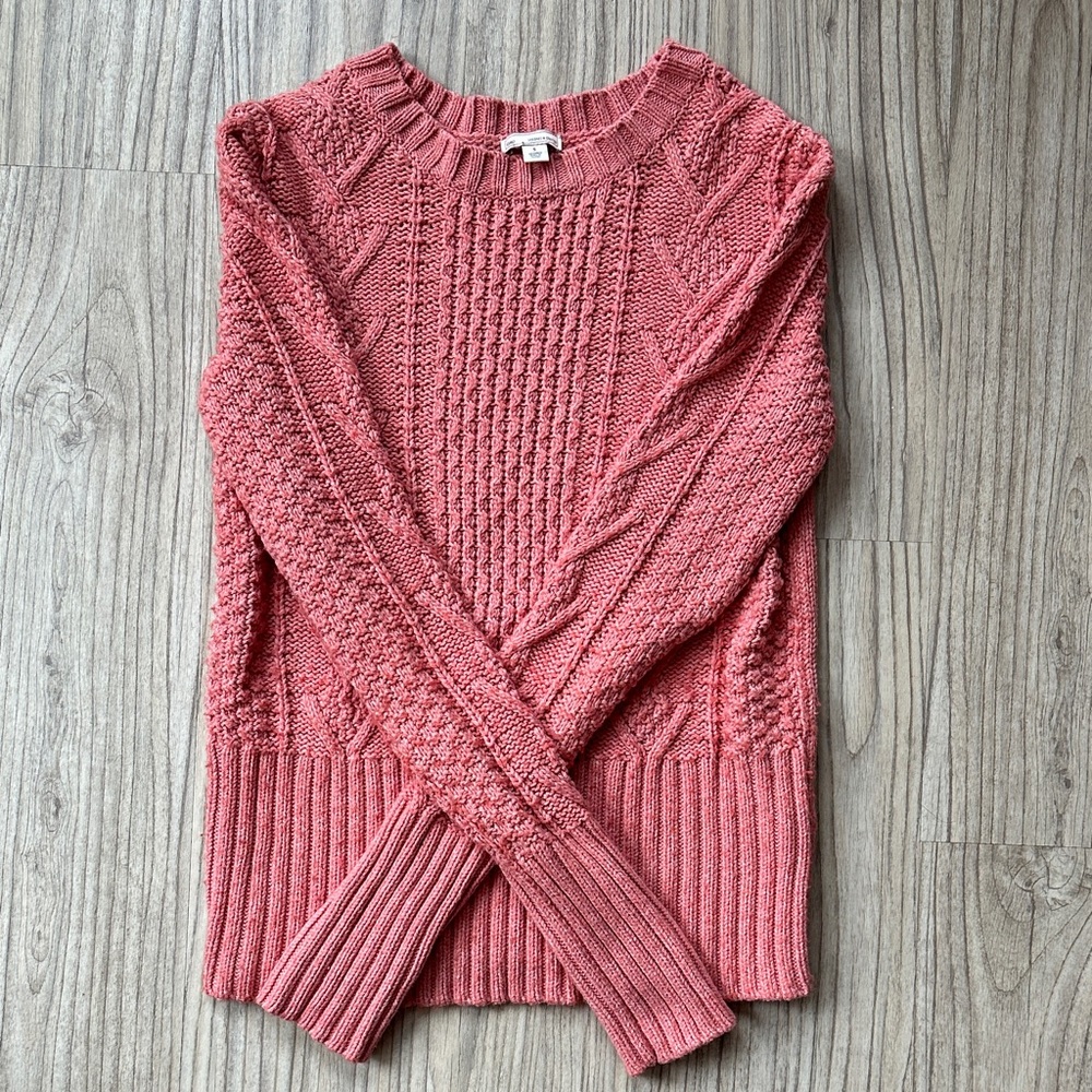 GAP Textured Knit Sweater in Rose